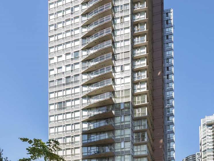Photos and Video of Metropolitan Towers in Vancouver, BC